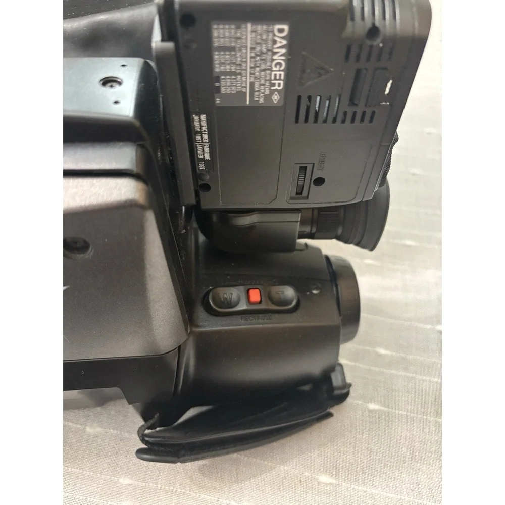 Hitachi 2900A Camcorder With Bag, Battery Charger And Battery- Parts Only!!!